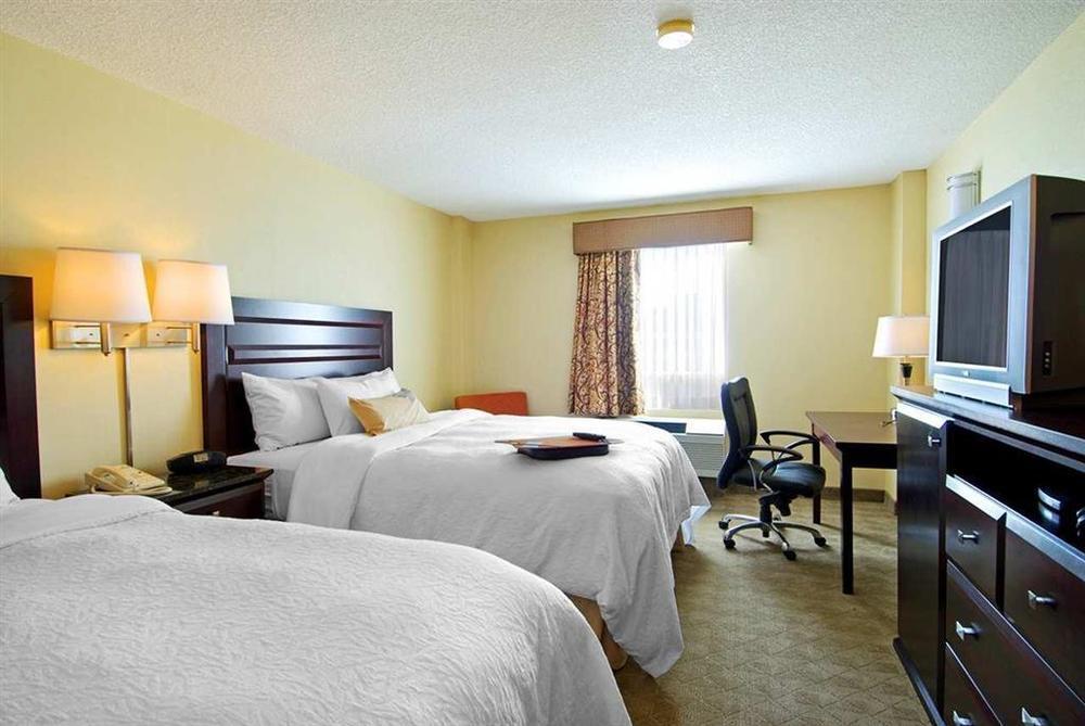 Hampton Inn & Suites By Hilton Calgary-Airport Oda fotoğraf