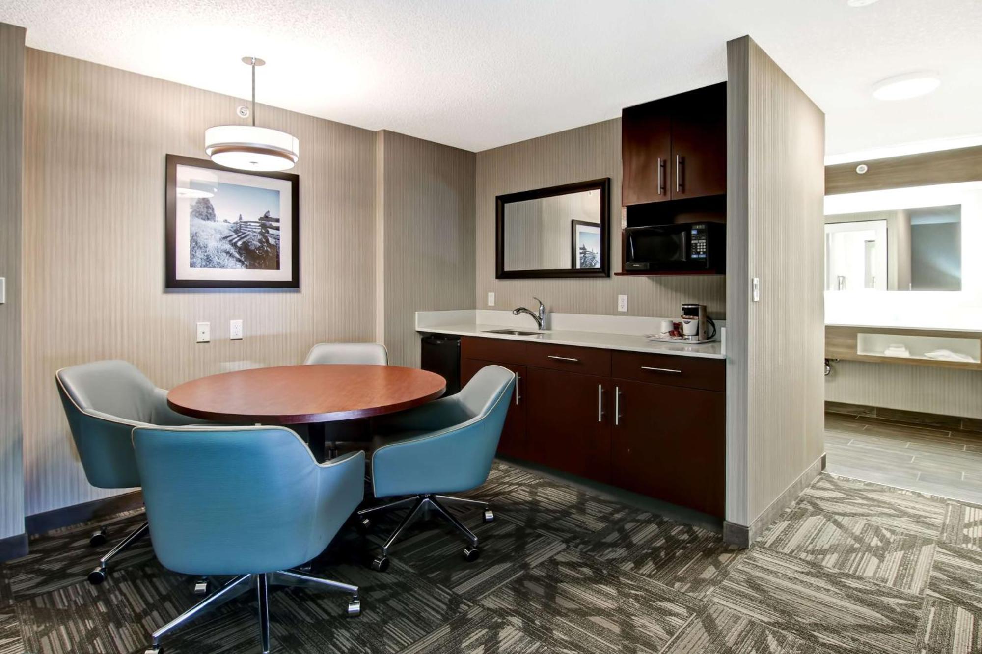 Hampton Inn & Suites By Hilton Calgary-Airport Dış mekan fotoğraf